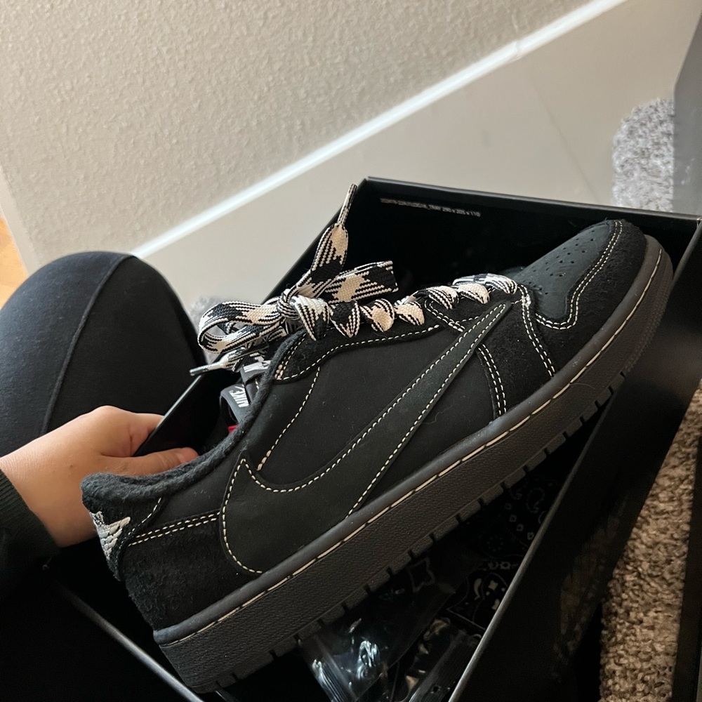 Jordan 1 Retro Low OG SP
Travis Scott Black Phantom